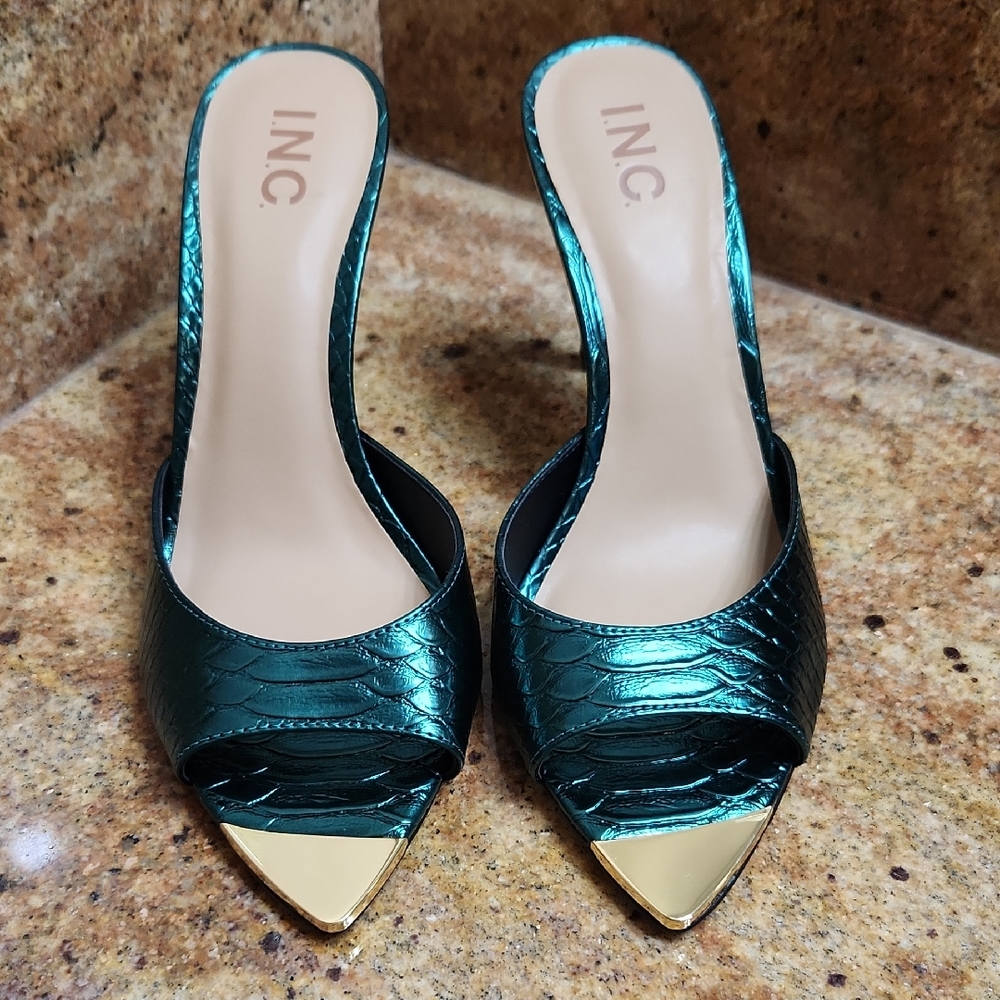 INC International Concepts Green and Gold Heels with Sophisticated Design